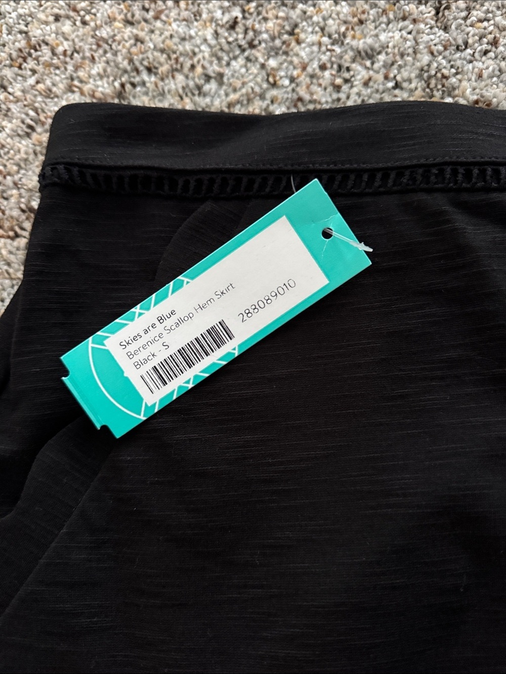 Black Scallop Hem Women's Skirt - Picture 3 of 5